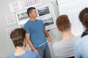 Преподаватель теории и ПДД в автошколе